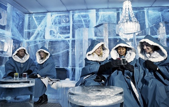 全部都是用冰做的,室内的冰雕也非常精美,是不是有种爱斯基摩人的感觉