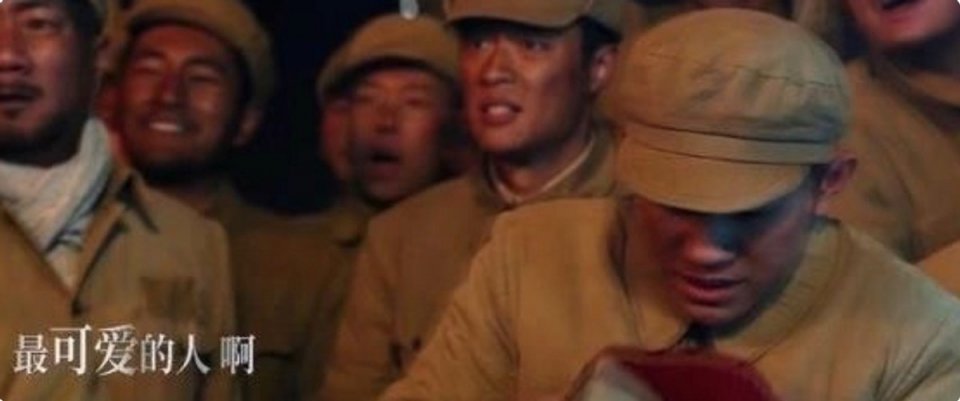 围巾|《长津湖》:女孩送千玺围巾,看似多余的剧情,却并没有那么简单