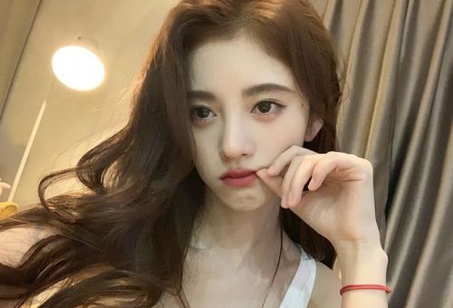 曲线美新依美美容：钓系纯欲风绝了！注意这3点，你也能又纯又撩！