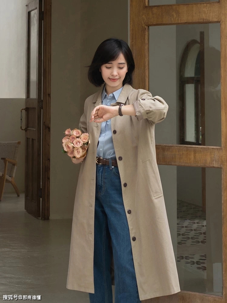 可以在 搭素色衬衫,搭小脚裤,搭高跟鞋,知性又女人搭T恤,搭直筒裤