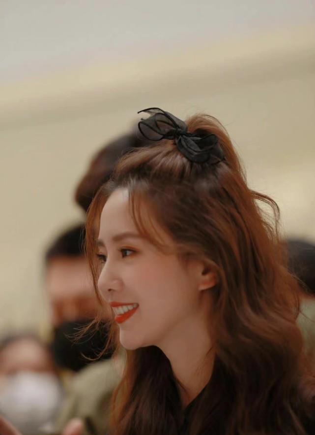 元素 刘诗诗真不像当妈妈的人儿！牛仔裙融合薄纱好仙，绝美笑容太治愈