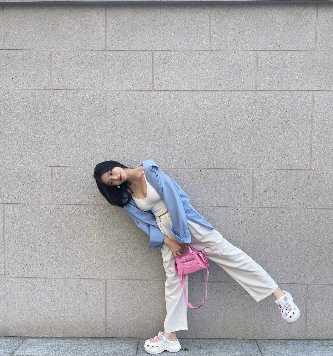 身材 服了林允的“迷”之衣品!穿羽绒服配贴身打底,还好气质撑住了