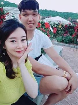 不过,我觉得少了一个人,他就是韩国球员河升镇,老炮们应该都知道这号