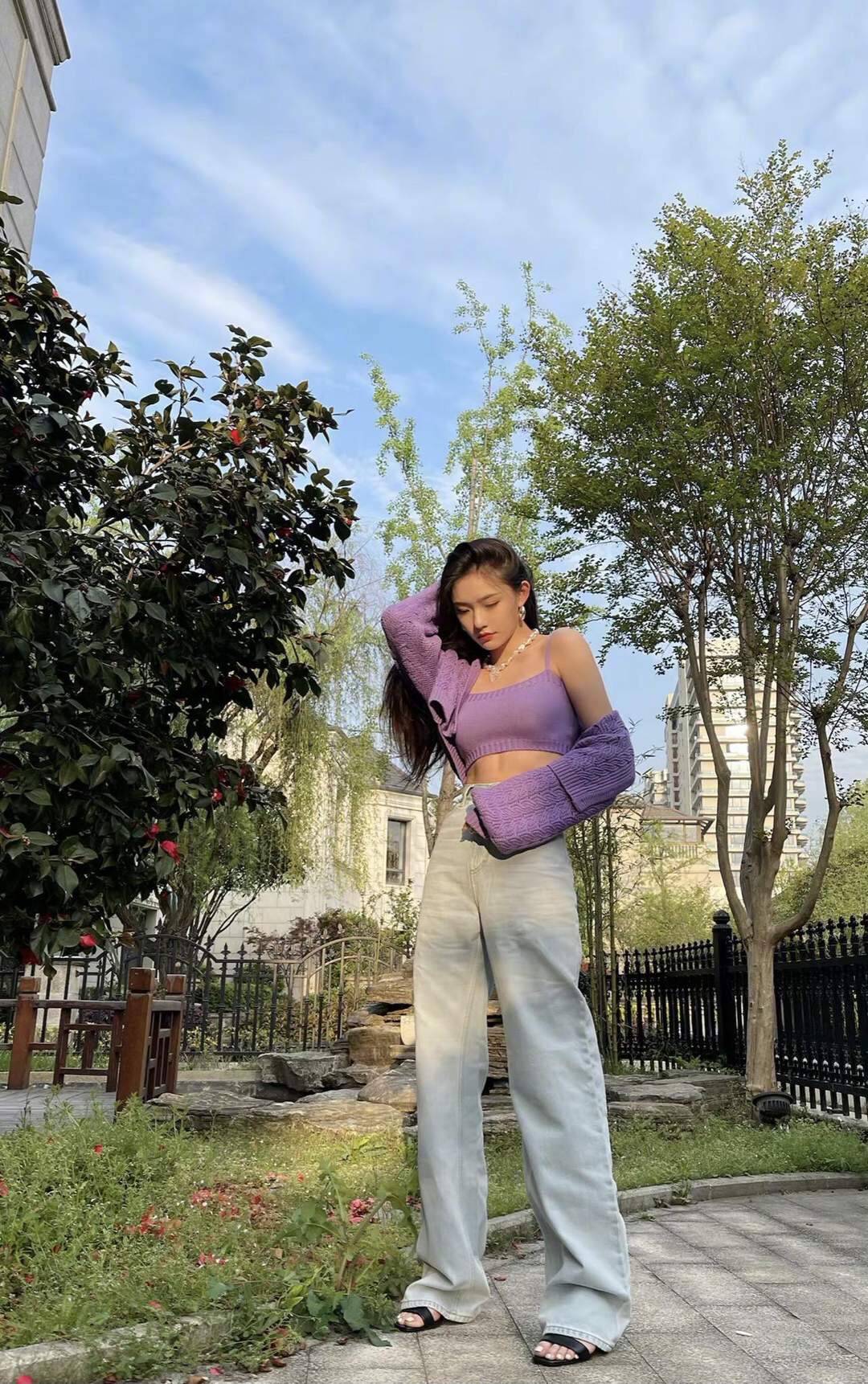 身材 服了林允的“迷”之衣品！穿羽绒服配贴身打底，还好气质撑住了