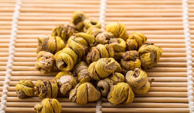 少碰若想做个精致的女人，请管住嘴，“3甜食”或易长斑，还请少碰