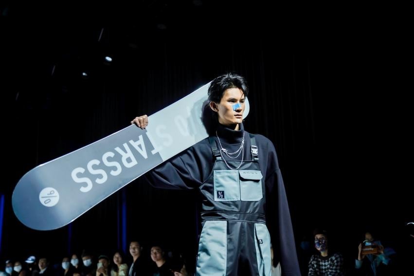 时代 “国潮先锋、户外有我”玖零酷玩"MC 9/0 STARSSS"品牌秀在京发布