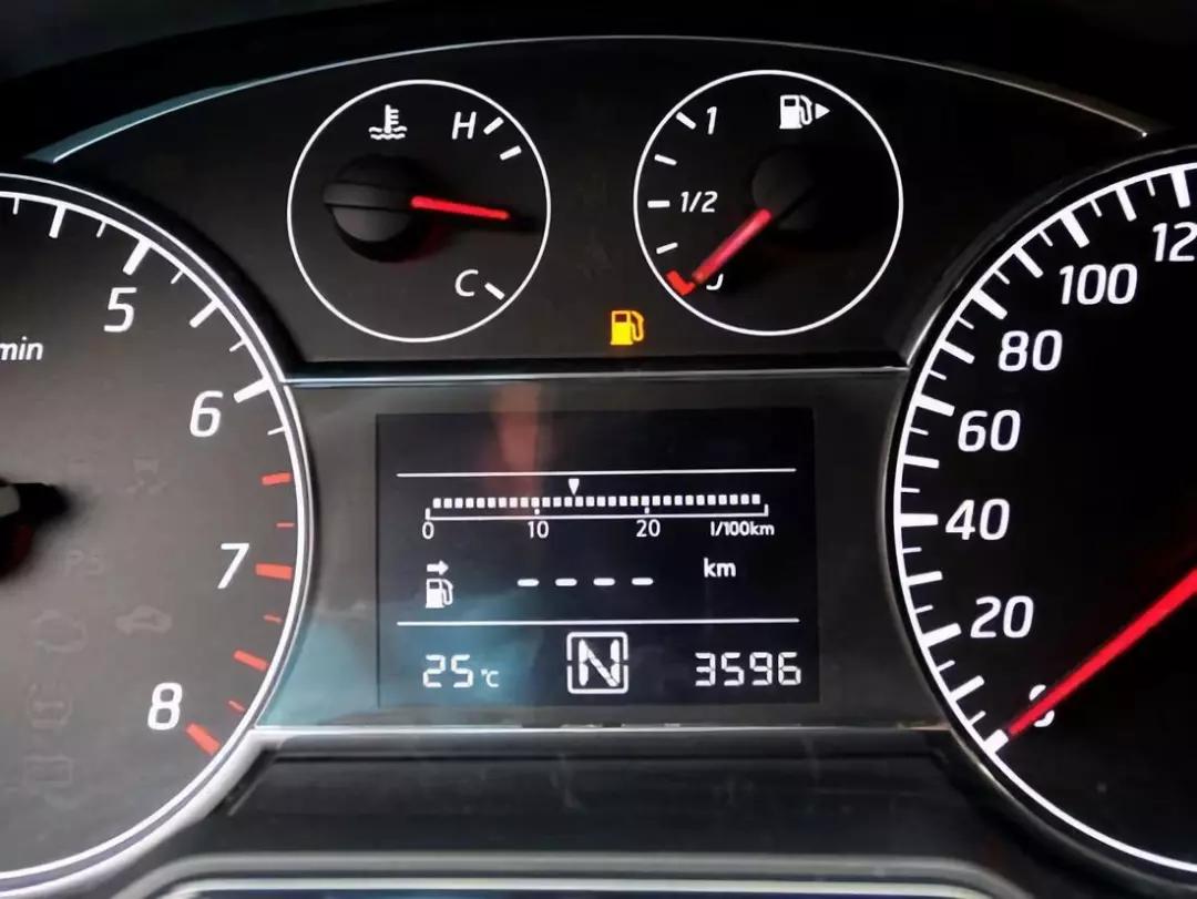 油表灯亮了别慌按照这几个方法可以让你再多跑90公里