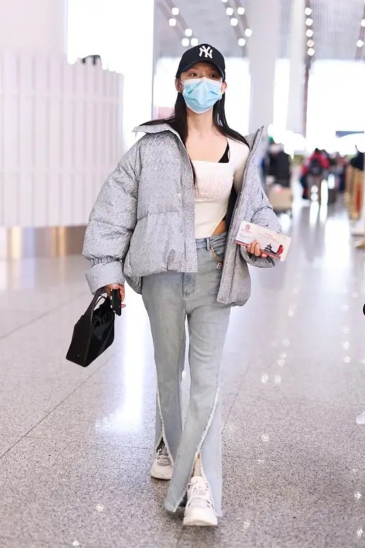 身材 服了林允的“迷”之衣品！穿羽绒服配贴身打底，还好气质撑住了