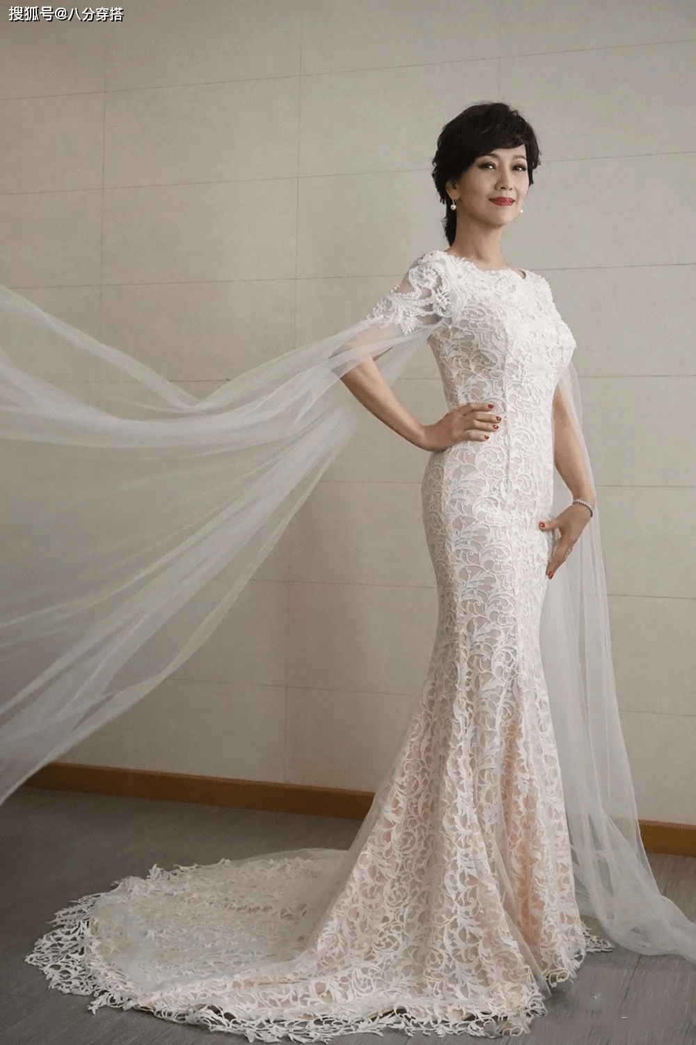 显得 赵雅芝是吃了防腐剂吗?六十多岁穿粉裙也没违和感,少女感无敌了