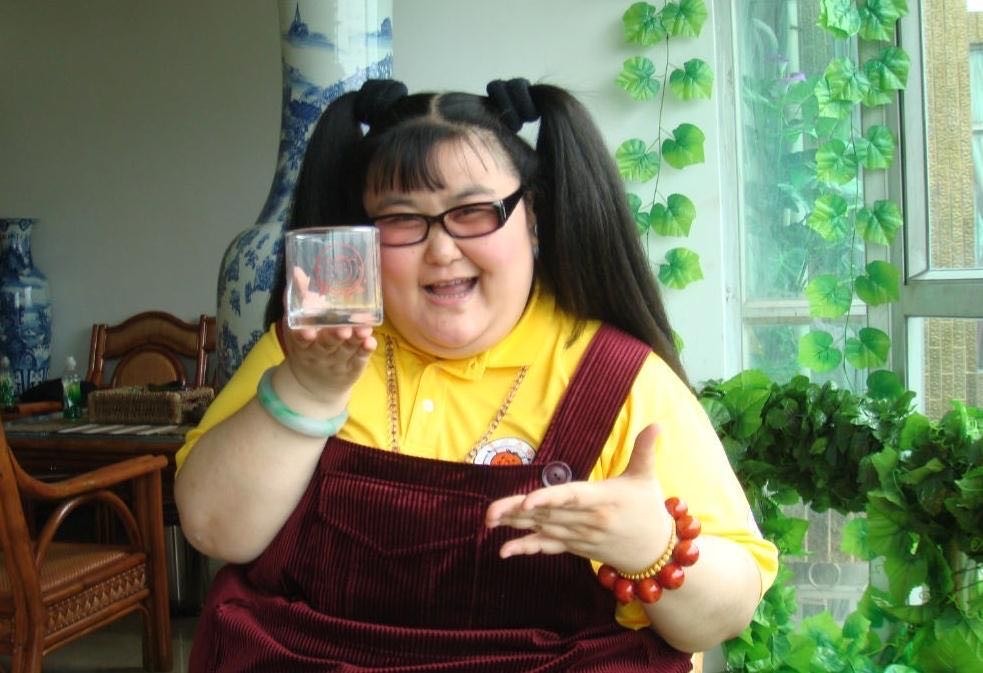 原创体重300斤却被周星驰捧红还被帅老公捧在手心谢晶晶有何底气