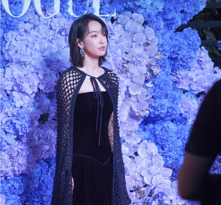 黑色 VOGUE新篇章之夜开启，明星们的红毯生图来了，谁更胜一筹呢