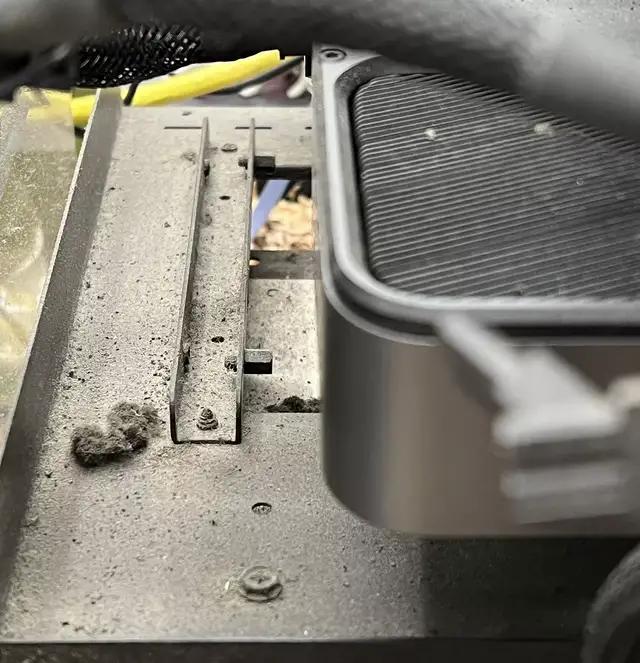 把灰尘放大几万倍后，我看到了彩色的世界