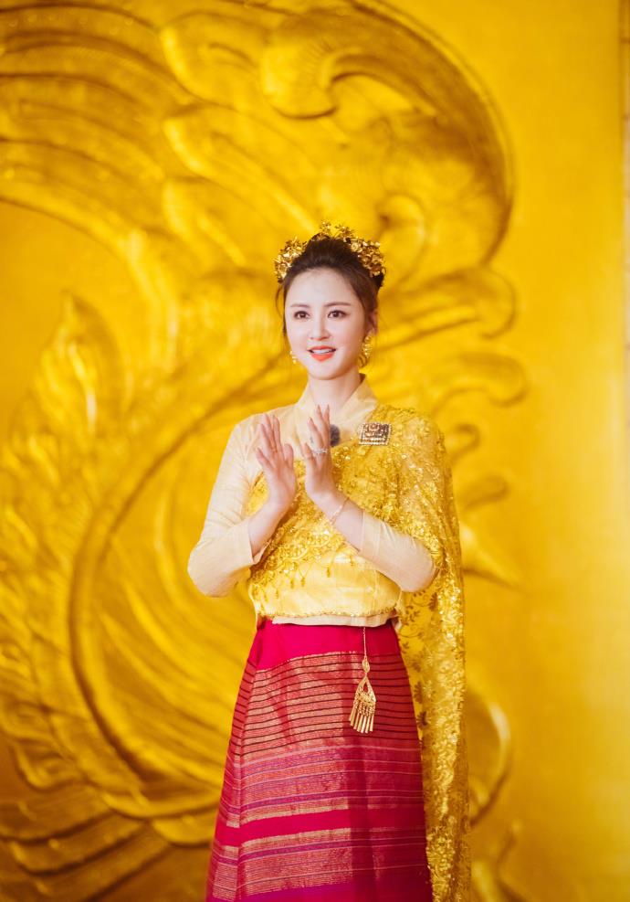 鞠婧祎 女星“傣族装扮”大赏：谢娜显年轻，鞠婧祎白到发光，最性感是她
