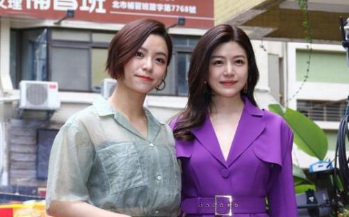 牛奶 陈妍希打扮超时髦，穿紫色风衣皮肤如嫩如牛奶，越来越贵气了