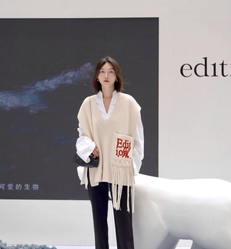 时尚 马甲与衬衫一起穿，看起来好看有气质