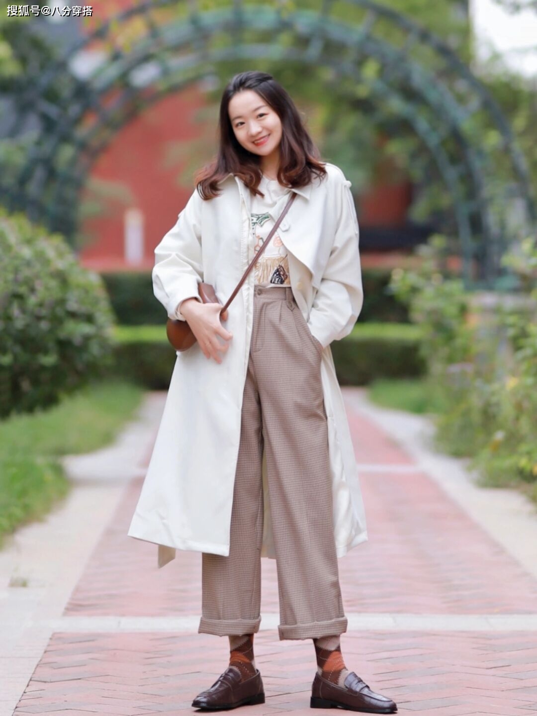 颜色 秋冬季节，学会这些“风衣”穿法，告别臃肿普通感，让你气质翻倍