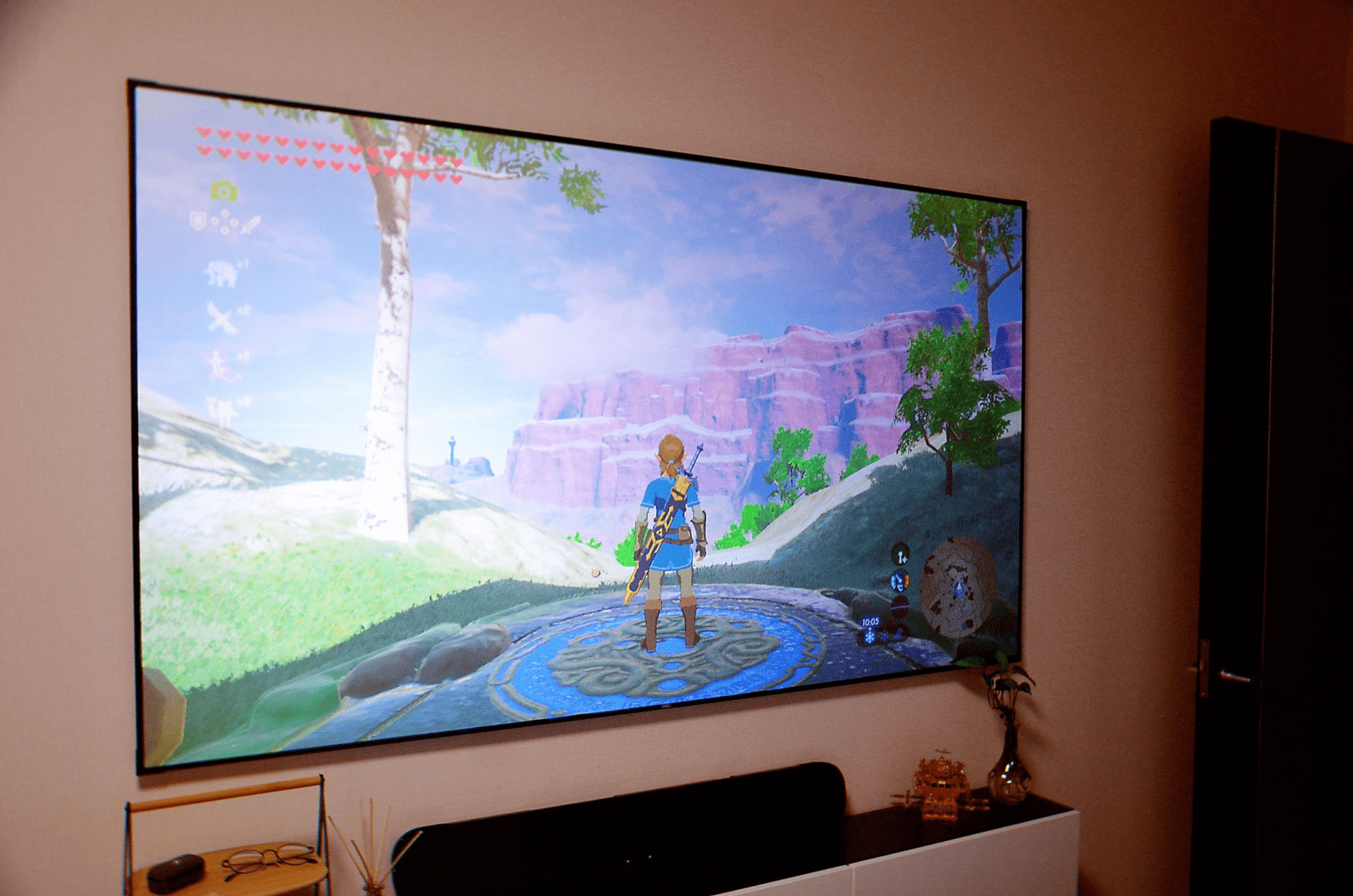 尽量用画框幕布,除非电视和投影机两个都要用的话才会用电动幕布,如果