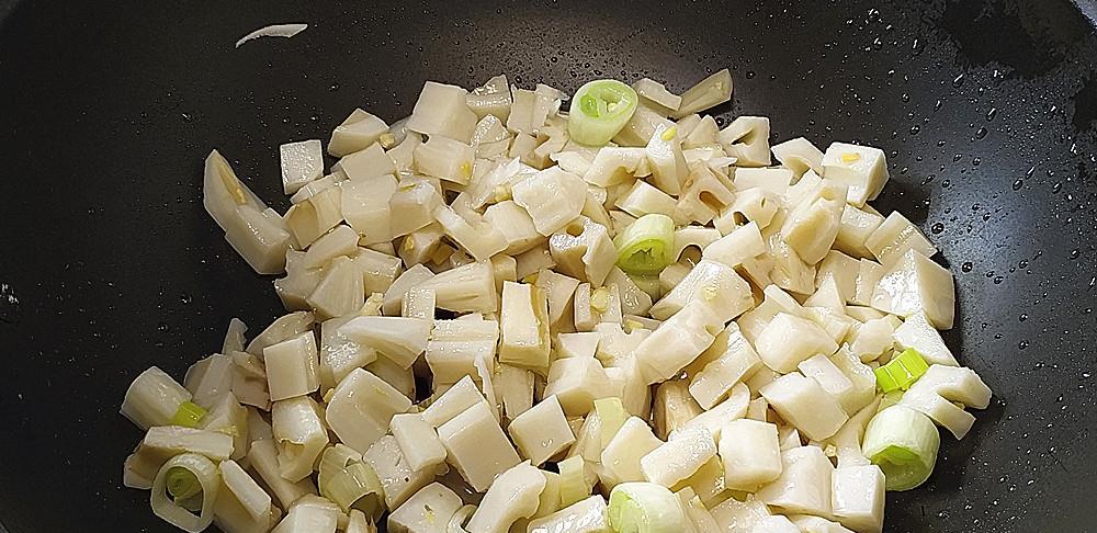 豆腐皮制作过程是否放入石膏 473a422e290348218e1e551bd65c575d.jpeg