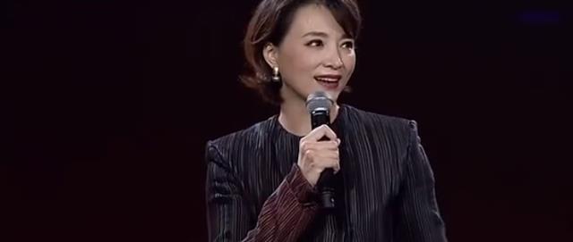 盛典|杨倩再获大奖，董卿亲自颁奖！最新真人秀节目已播出，爸妈也到场