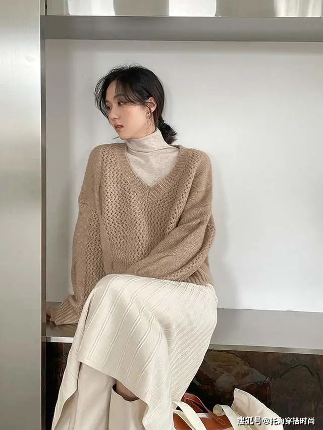 设计 毛衣是秋季很好的搭配单品，可单穿、可外穿、可内搭
