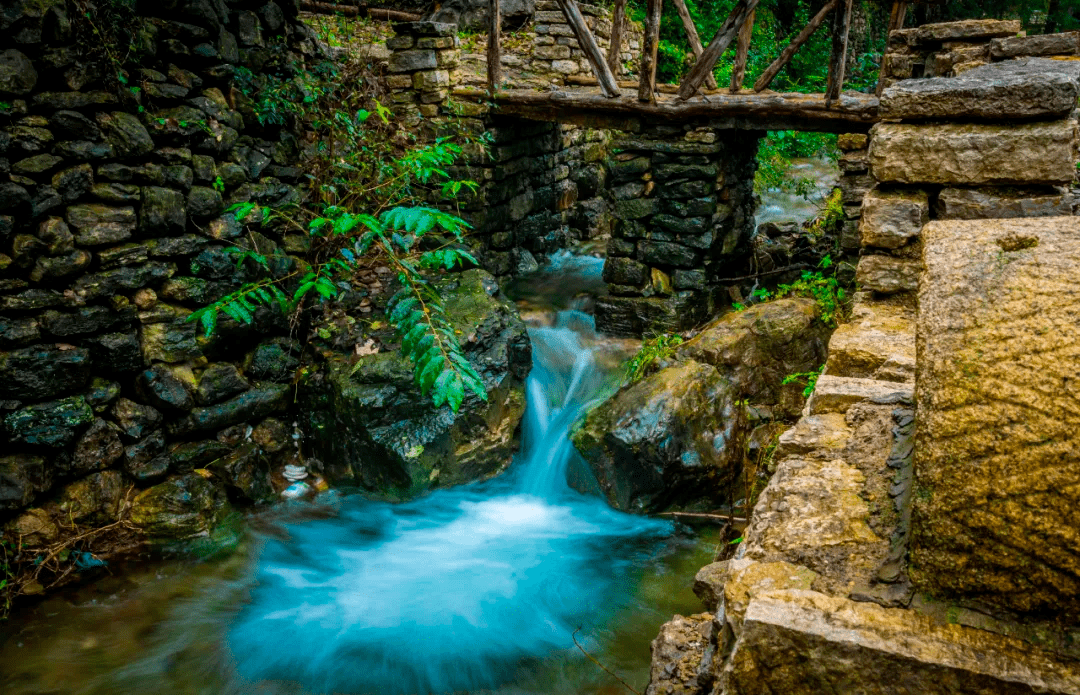 王啸|听石头“说话”，走进济南这个小山村，仿佛坠入画卷般的“烟雨江南”！