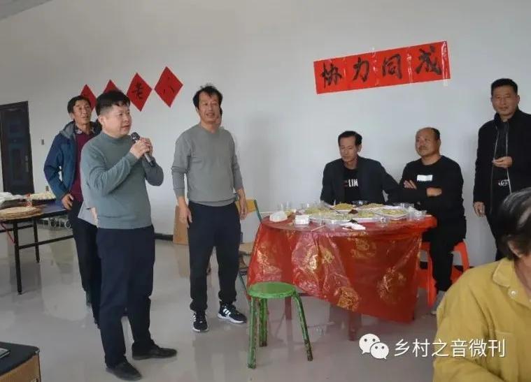 定兴这个村里真热闹.