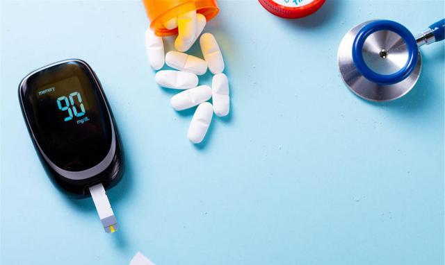 用处|每天坚持喝一勺醋,能够降血糖?医生:若想降糖,常见2物可多吃