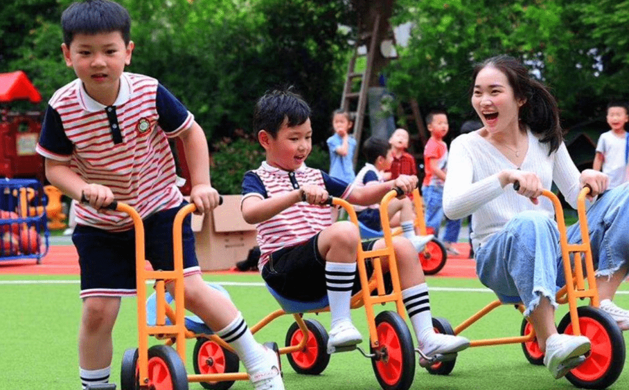 午餐|幼儿园老师晒学生午餐，家长眼尖发现“猫腻”，班级群“炸锅了”