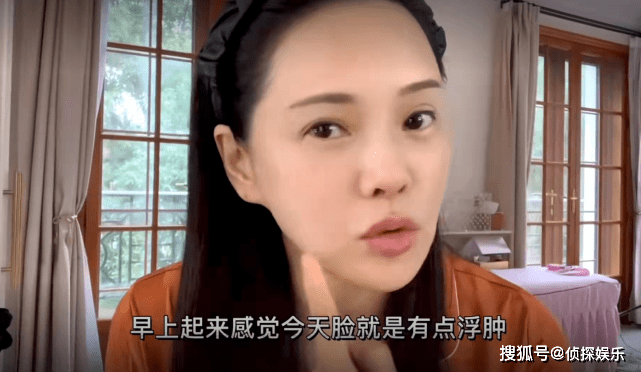 全素颜53岁伊能静分享护肤心得,自信展示全素颜,双颊略显松弛状态依旧