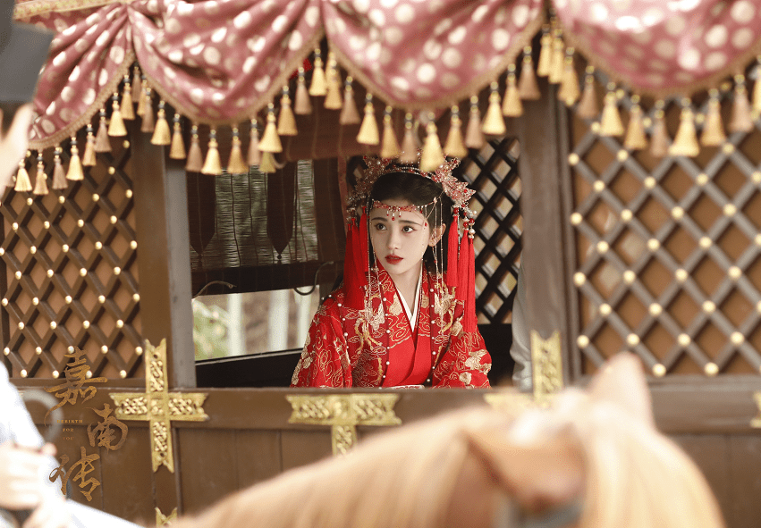 官宣造型师又偷懒了？鞠婧祎的两部新剧，造型妆容如出一辙分不清