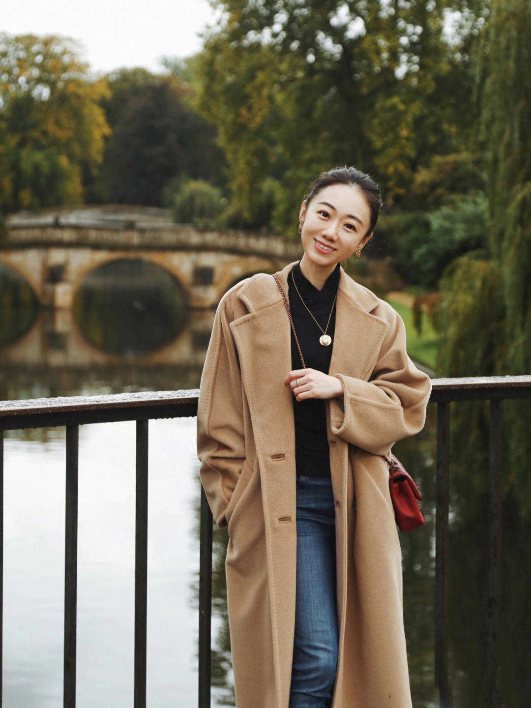 大地 秋冬、比黑白灰更炸街的是什么颜色？当然是大地色大衣，又飒又美