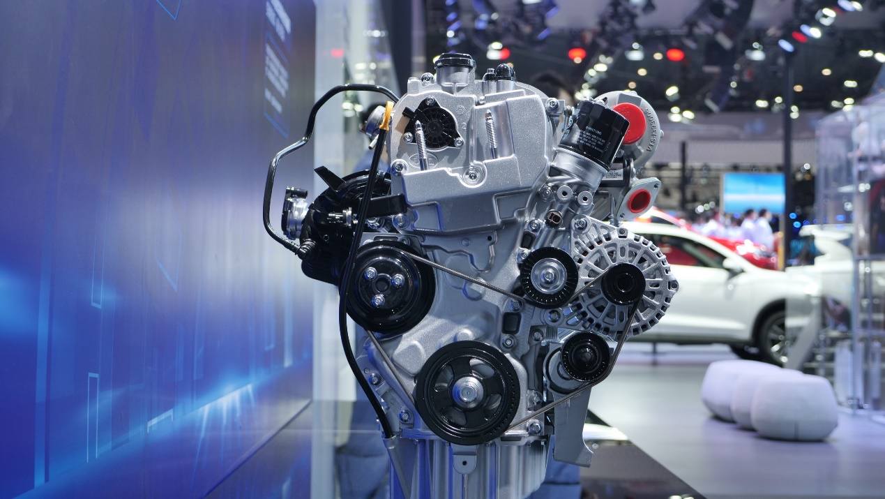 全新品牌骁云亮相车展首款发动机实力演绎小排量之王