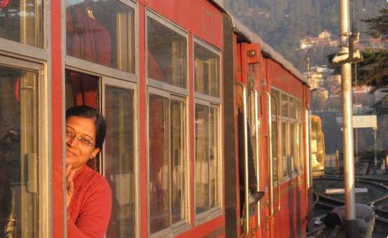 中国游客到印度旅游，搭乘火车时懵了：这真的是印度吗？