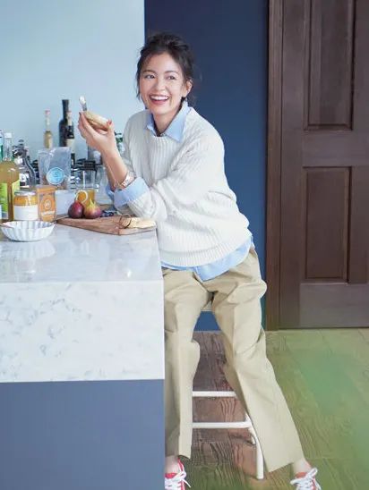 毛衣 “衬衫+毛衣”叠穿，今年秋冬这样穿真的好看死了！