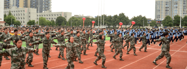 班级|少年与秋色 气势两相高——湘潭凤凰中学2021年体育节盛大举行