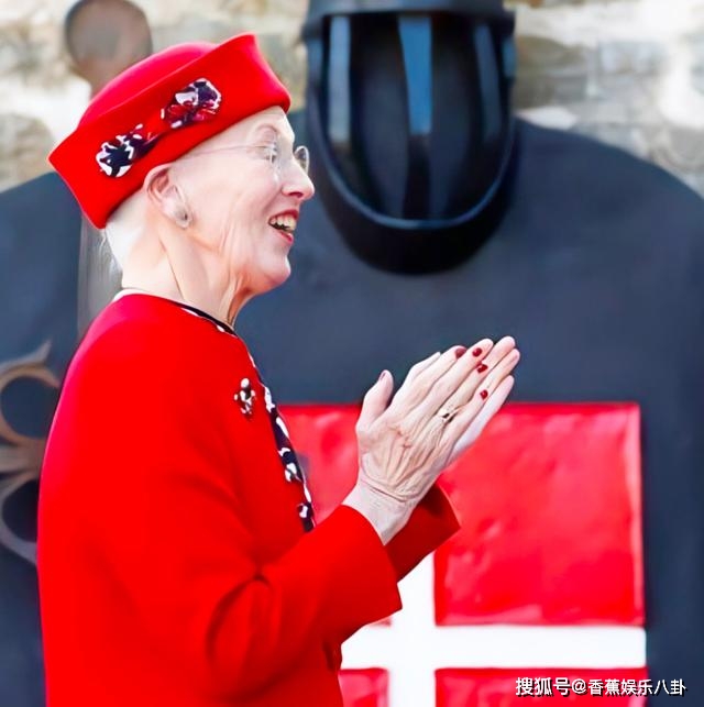 英国皇室 81岁还抹甲油吃热狗？公主心不灭的丹麦女王，才是真正少女模样