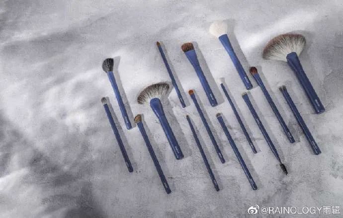 姜陶冷淡风低饱和国风彩妆，RAINOLOGY雨辑的古朴美学