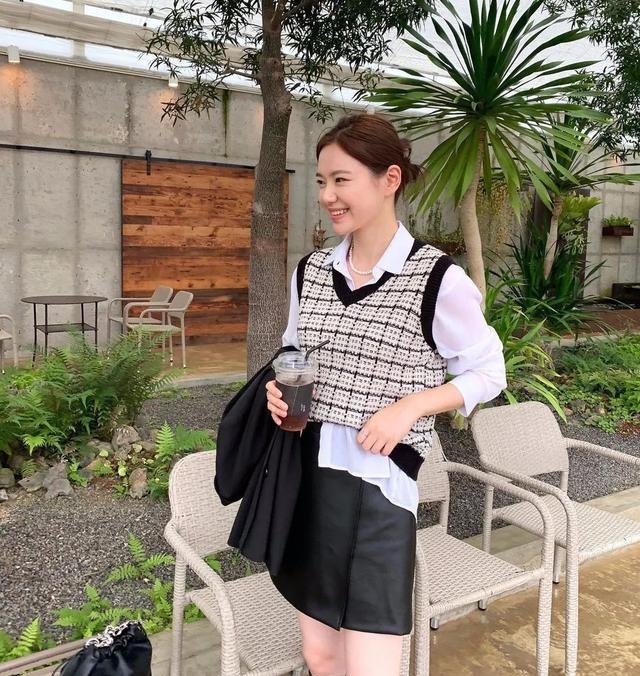 进行 秋天的正确打开方式是马甲,多种搭配方法啊,时髦又温柔!