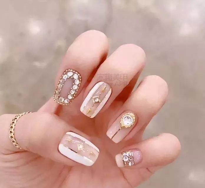 贴片「兰州美甲培训」梦幻透明系美甲,美出一定境界!