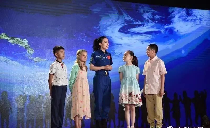 中国最美女航天员走红，成长背景曝光：她的故事，果然不简单！