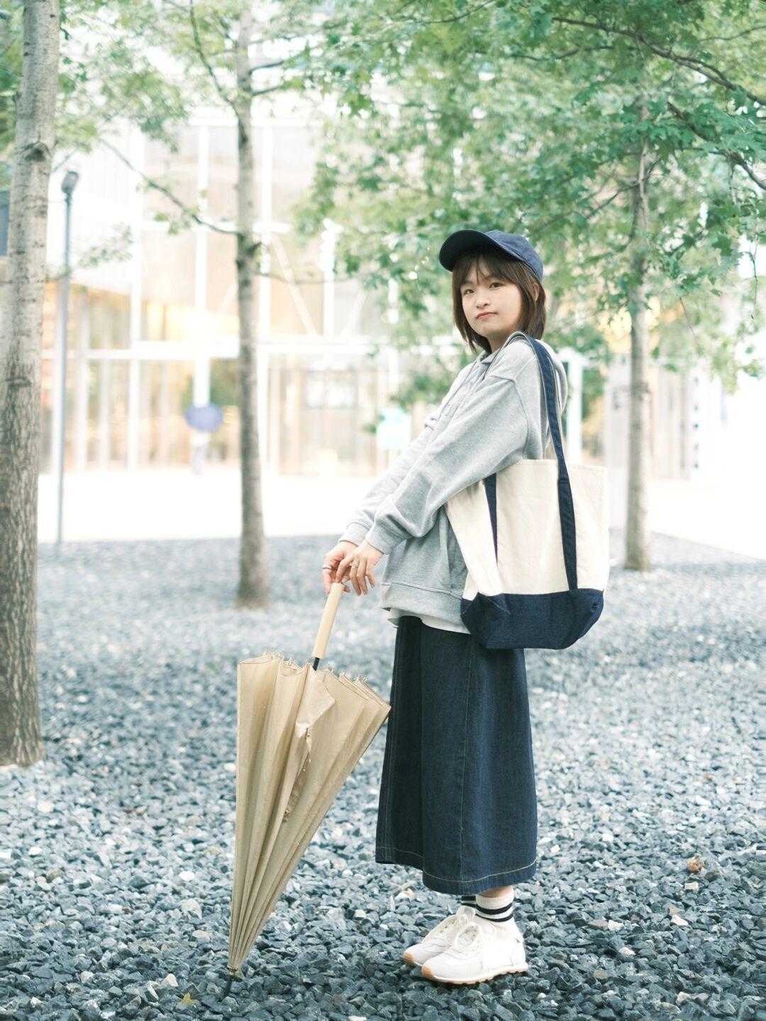 小个子 小个子女生秋冬怎么穿？试试这些卫衣搭配方式，减龄俏皮又保暖