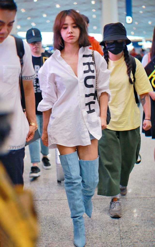 高跟鞋 蔡依林真不适合这样穿，全身大牌也很“土”，造型师到底怎么想的