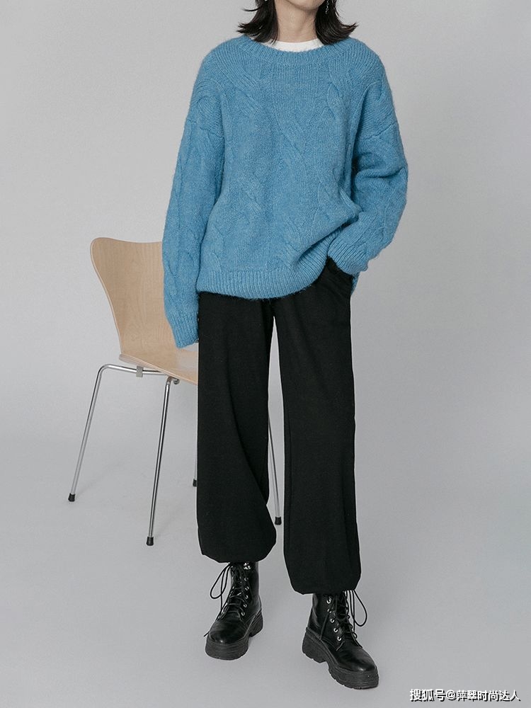 毛衣 不要再穿运动鞋了，今年更流行马丁靴，怎样穿都很时髦！