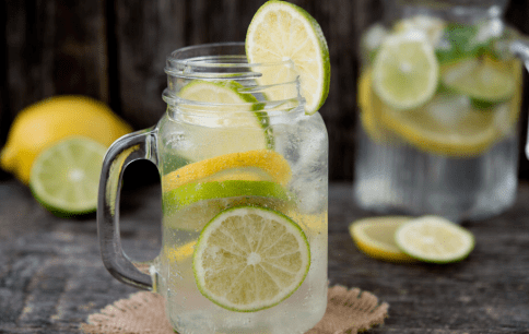 生活|43岁女士患高血糖，一年后病情恶化，医生：不想血糖升高，这种食物少碰