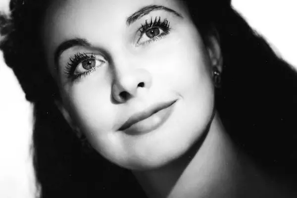 赫本|人物丨她是唯一可媲美赫本的女人，生得短暂，活得绚烂