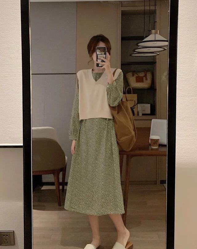 进行 秋天的正确打开方式是马甲，多种搭配方法啊，时髦又温柔！