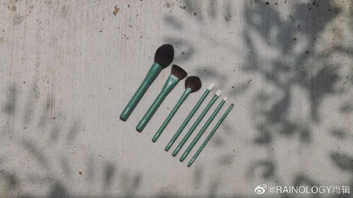 姜陶冷淡风低饱和国风彩妆，RAINOLOGY雨辑的古朴美学