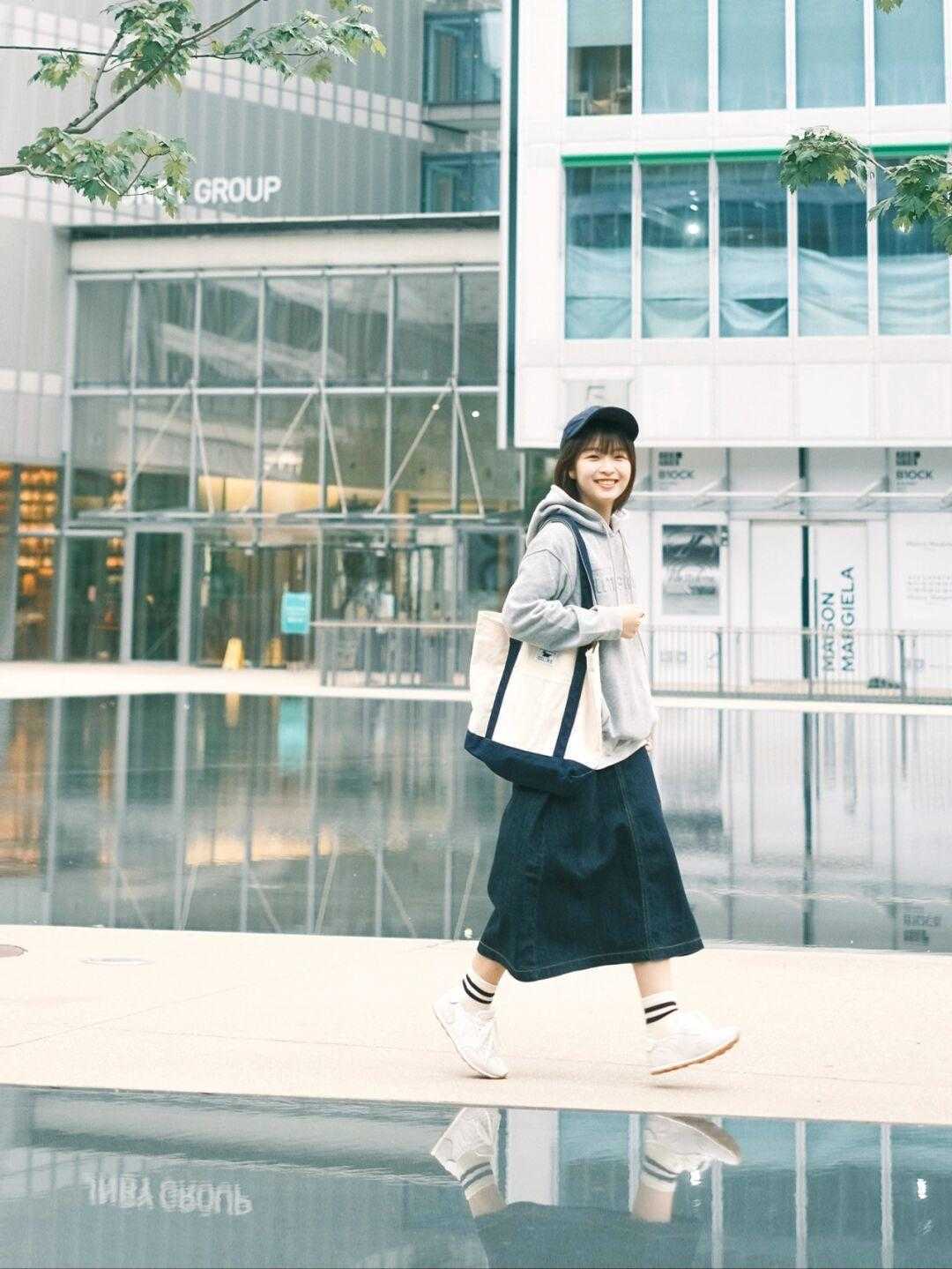 小个子 小个子女生秋冬怎么穿？试试这些卫衣搭配方式，减龄俏皮又保暖