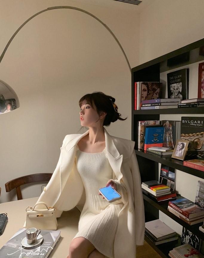 大衣 小飞袖设计的双面呢大衣,手感细腻软糯,层次感丰富