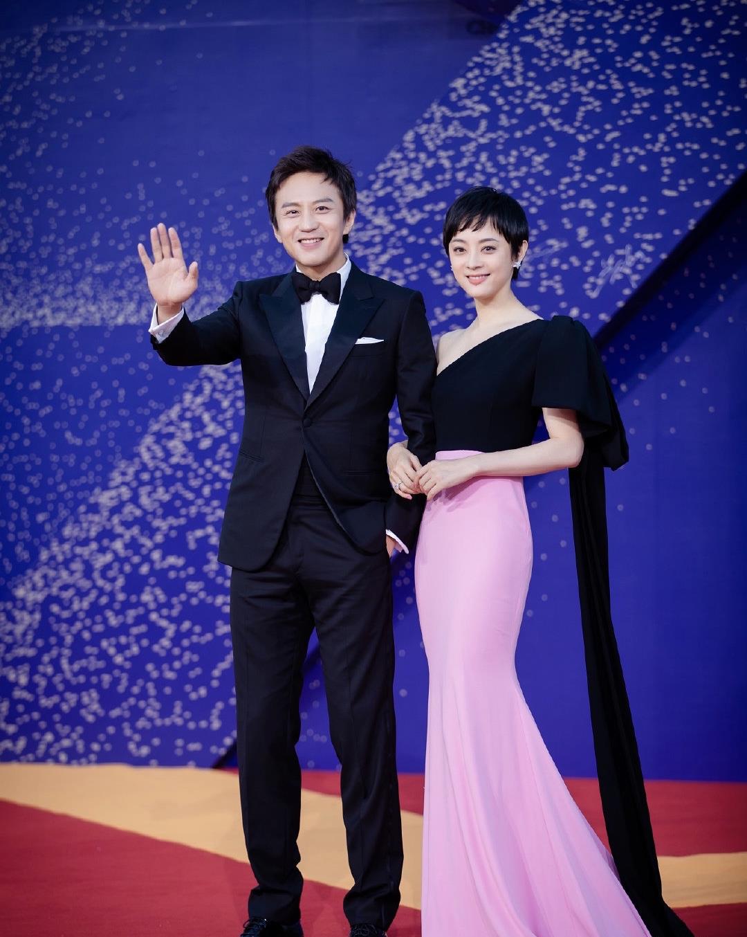 颜色 孙俪会演戏不会穿衣?荧光绿抹胸连衣裙好扎眼,袖子比腰还粗